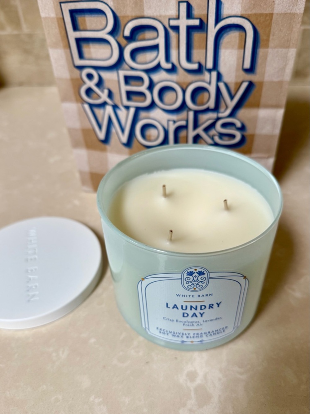 Bath & Body Works Laundry Day Large 3-Wick Scented Candle 14.5oz BBW New - Picture 2 of 3